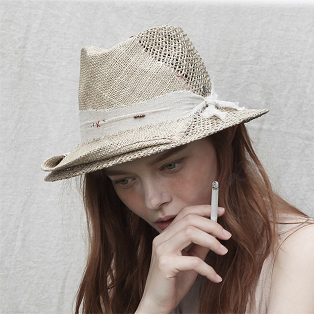 Neo-vintage straw hat