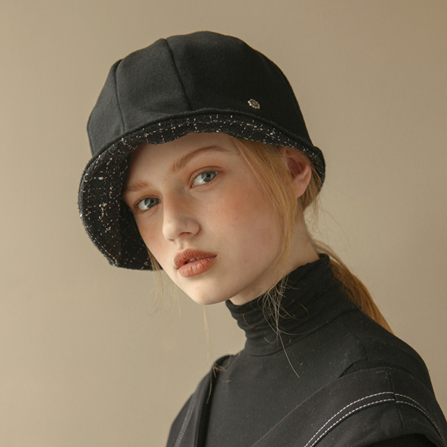 Reversible simple bell hat – Cashmere black
