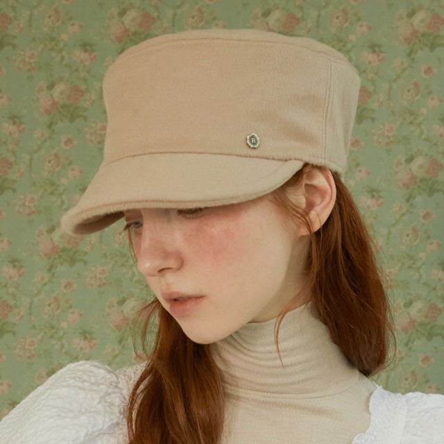 Creamy cap – Pale greyish pink